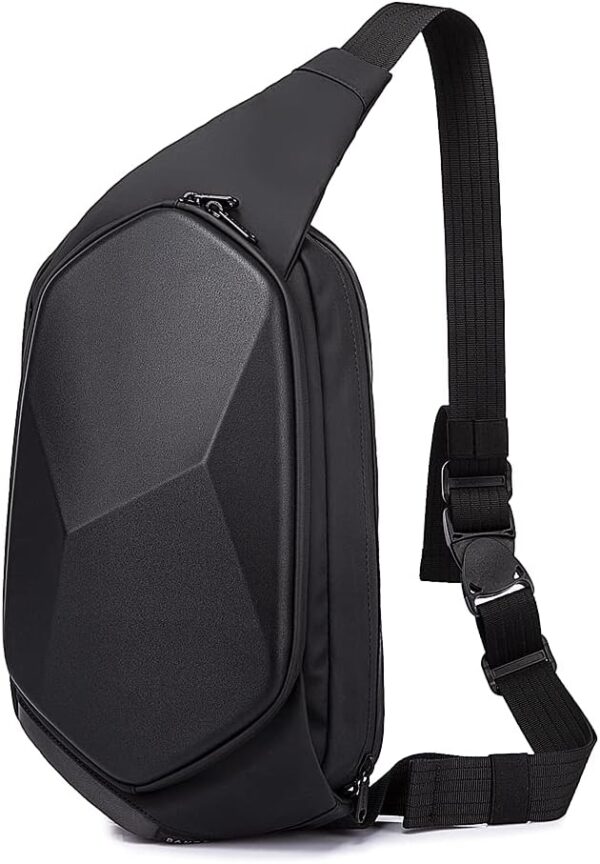 Découvrez ce sac à dos en bandoulière imperméable, coque protectrice PU, idéal vélo et randonnée. Protégez vos affaires, commandez maintenant !